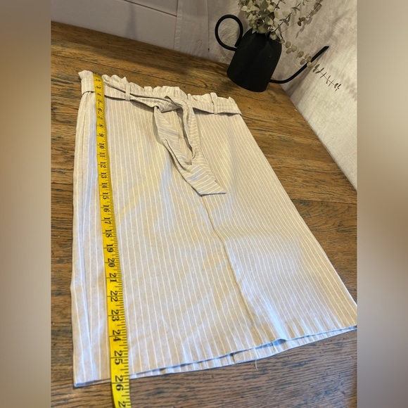 Linda Matthews Beige Vertical Striped Stretch Skirt  – Size 8🤍 - Picture 4 of 6